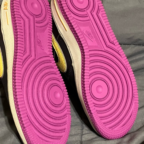 Nike Air Force 1 Low Sz 3.5 Y Style: DX5805-500 EUC Purple/Black - Picture 10 of 12